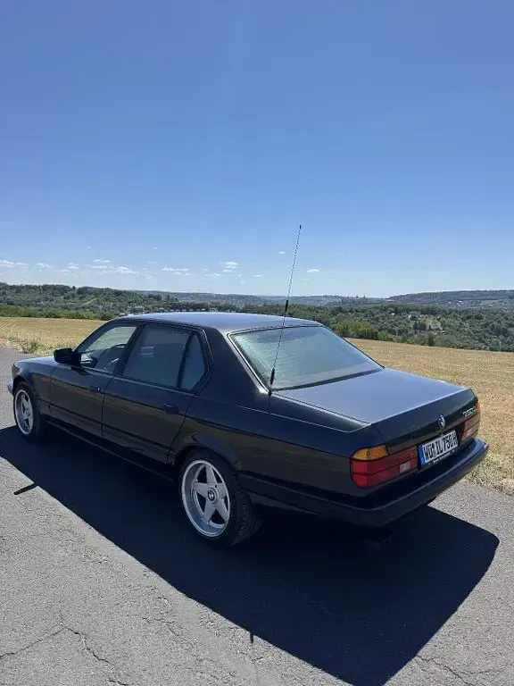 Gebraucht BMW 750L Sport Line 299 PS (219 kW) 1992 Schwarz Limousine