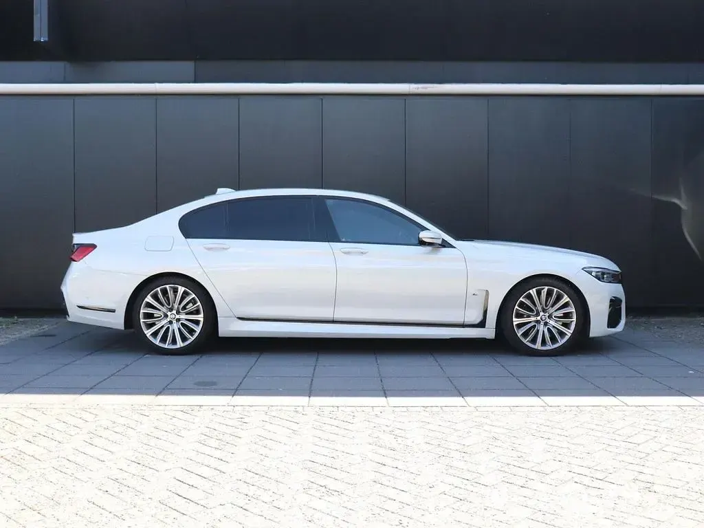 Gebraucht BMW 745e M Sport 394 PS (289 kW) 2021 Weiß Limousine