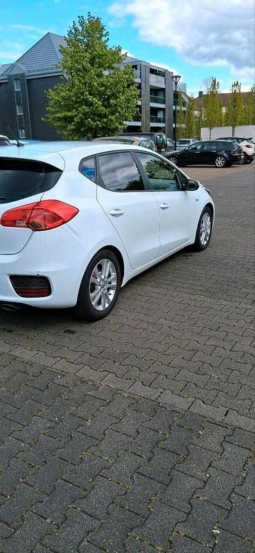 Usado Kia Ceed 101 HP (74 kW) 2018 Branco Citadino