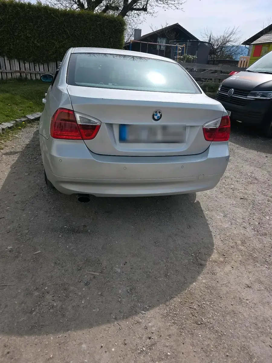 Gebraucht BMW 318 129 PS (94 kW) 2008 Silber Limousine