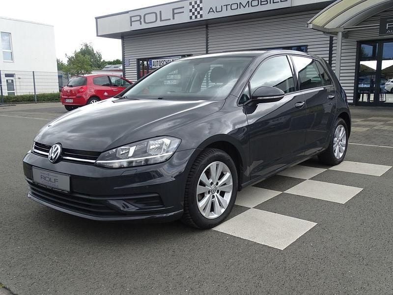 Grau Gebraucht 2018 VW Golf VII Limousine | 11.490 € (Guter Preis) - Bild 1/3