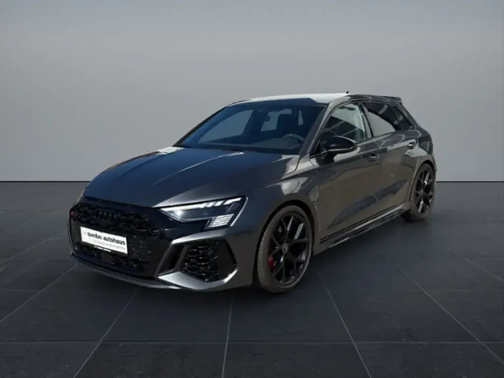 Gebraucht Audi RS3 Sport 400 PS (294 kW) 2023 Daytonagrau perleffekt (metallic) Limousine