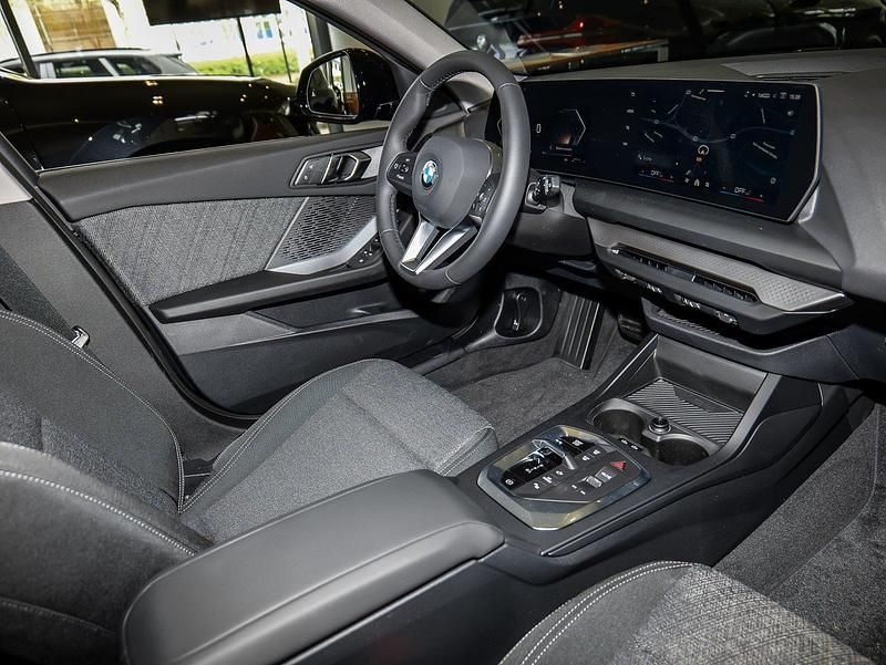 Neu BMW 116 122 PS (89 kW) 2026 Schwarz Kleinwagen