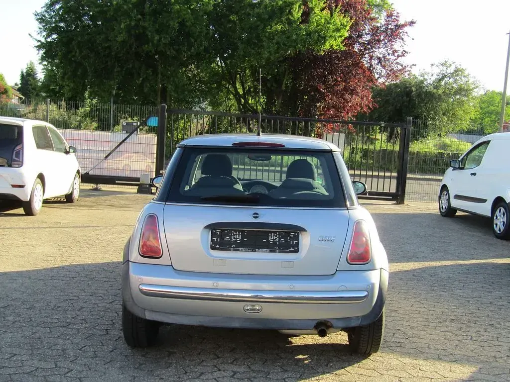 Gebraucht Mini ONE 90 PS (66 kW) 2002 Pure silver metallic Kleinwagen