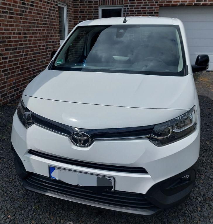 Weiß Gebraucht 2022 Toyota Proace Van | 15.900 € (Superpreis) - Bild 1/4