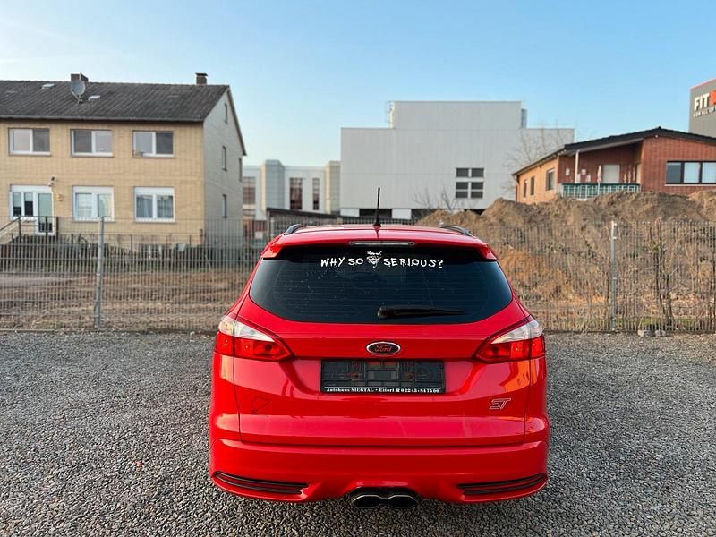 Gebraucht Ford Focus ST 250 PS (183 kW) 2013 Rot Kombi