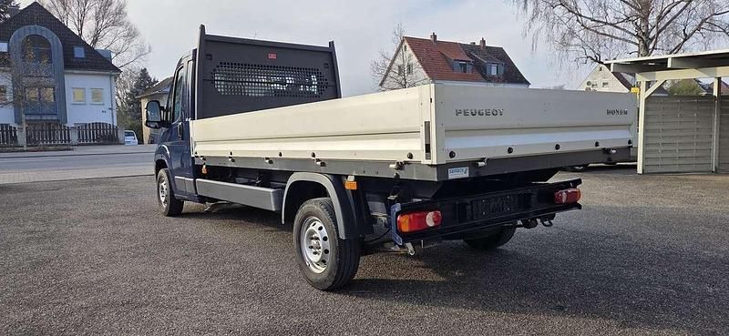 Gebraucht Peugeot Boxer 131 PS (96 kW) 2017 Farbe blau imperial/deckende Van