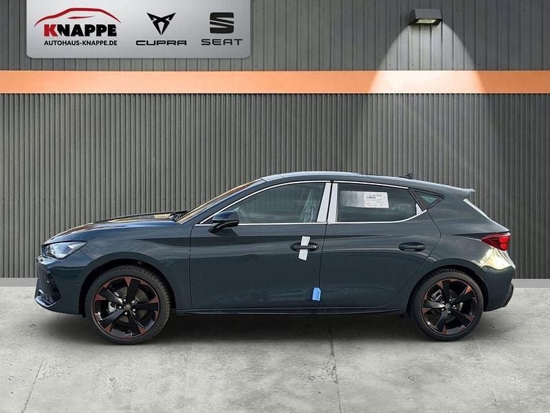 Nowe Cupra Leon 150 KM (110 kW) 2026 Niebieski Sedan/Limuzyna