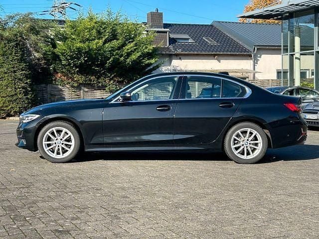 Gebraucht BMW 320 Luxury Line 184 PS (135 kW) 2021 Saphirschwarz (metallic) Limousine