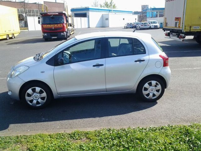 Gebraucht Toyota Yaris 87 PS (63 kW) 2008 Silber Kleinwagen