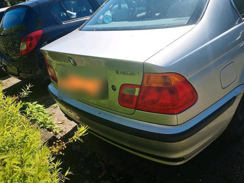 Second-hand BMW 325 2001 Argintiu Berlinǎ
