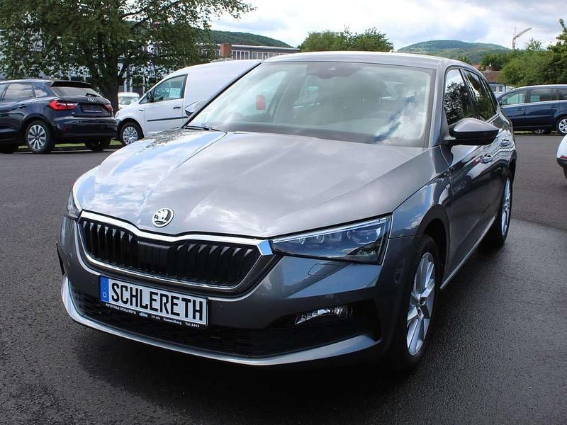 Graphitegrau metallic Gebraucht 2022 Skoda Scala Tour Kleinwagen | 18.850 € (Guter Preis) - Bild 1/4