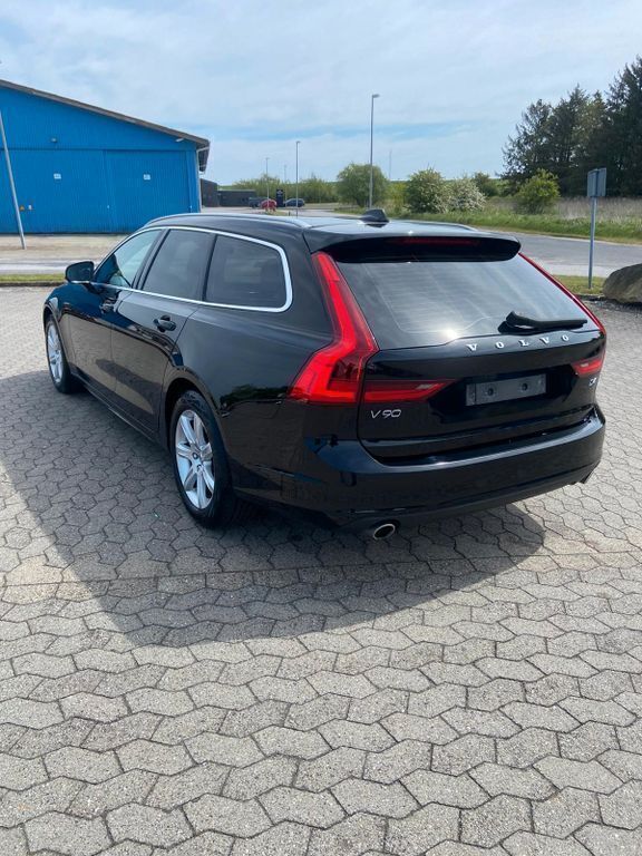 Schwarz Gebraucht 2019 Volvo V90 Momentum Kombi | 15.500 € (Guter Preis) - Bild 1/4