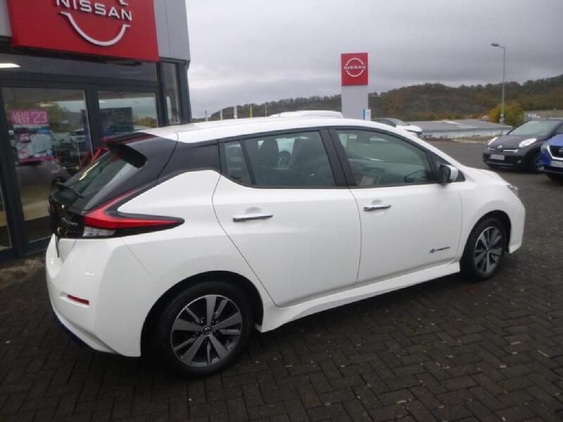 Gebraucht Nissan Leaf Acenta 110 kW (150 PS) 2019 Weiß Kleinwagen