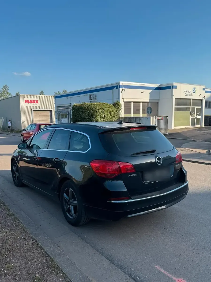 Gebraucht Opel Astra 110 PS (80 kW) 2015 Schwarz Kombi