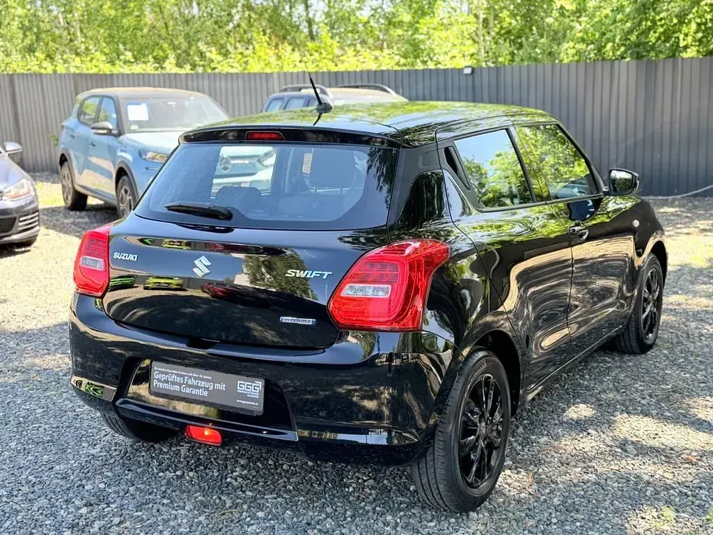 Gebraucht Suzuki Swift 83 PS (61 kW) 2021 Schwarz Kleinwagen