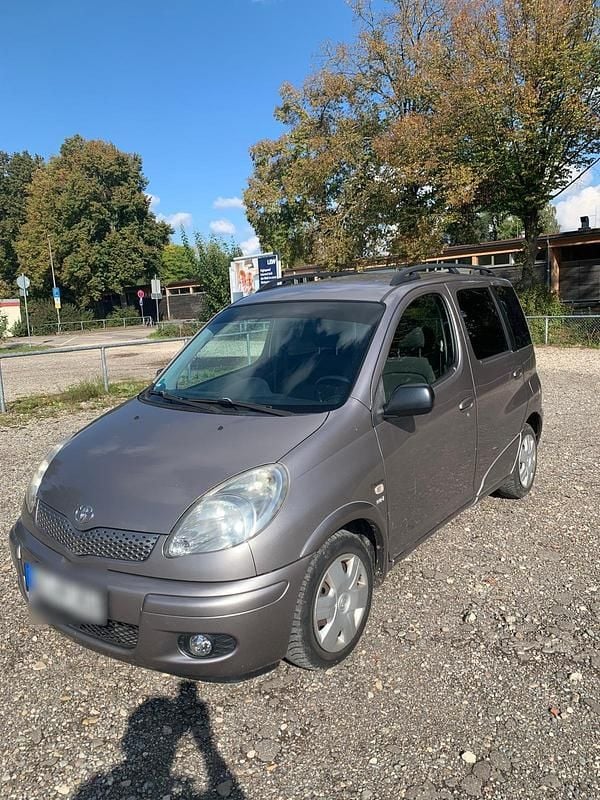 Beige Gebraucht 2004 Toyota Yaris Verso Sol Van / Kleinbus | 3.000 € (Teuer) - Bild 1/4