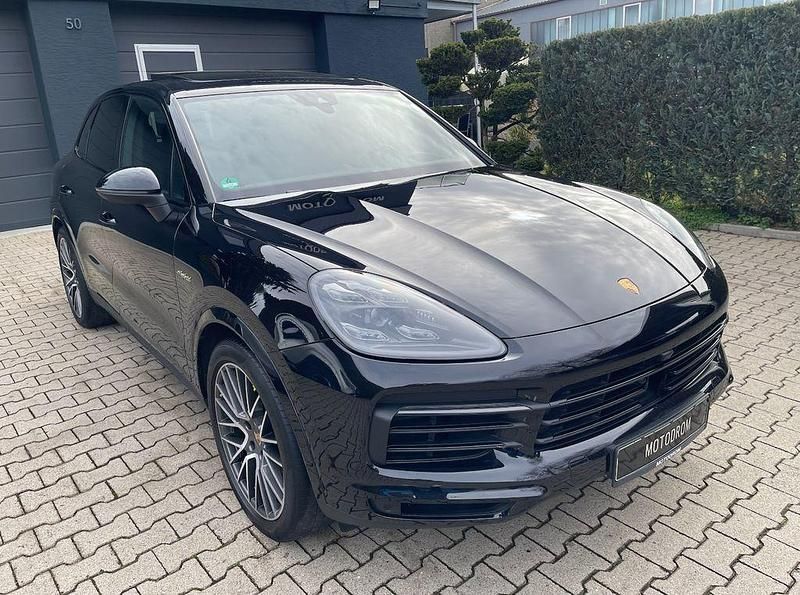Gebraucht Porsche Cayenne Chrono 462 PS (339 kW) 2019 Tiefschwarz SUV