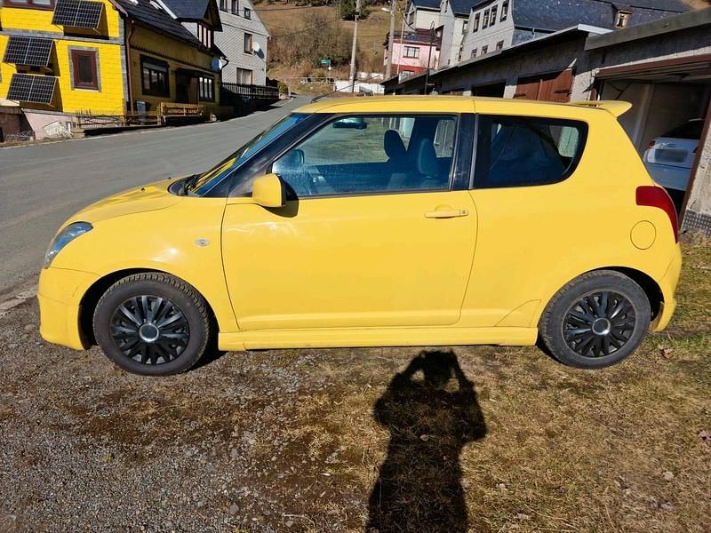 Gebraucht Suzuki Swift 92 PS (67 kW) 2005 Gelb Kleinwagen