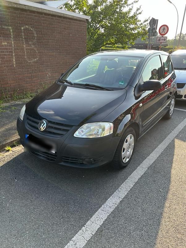 Schwarz Gebraucht 2011 VW Fox Kleinwagen | 2.200 € (Fairer Preis) - Bild 1/4