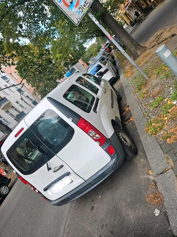 Weiß Gebraucht 2014 Mercedes Citan 111 Kombi | 5.700 € (Fairer Preis) - Bild 1/4