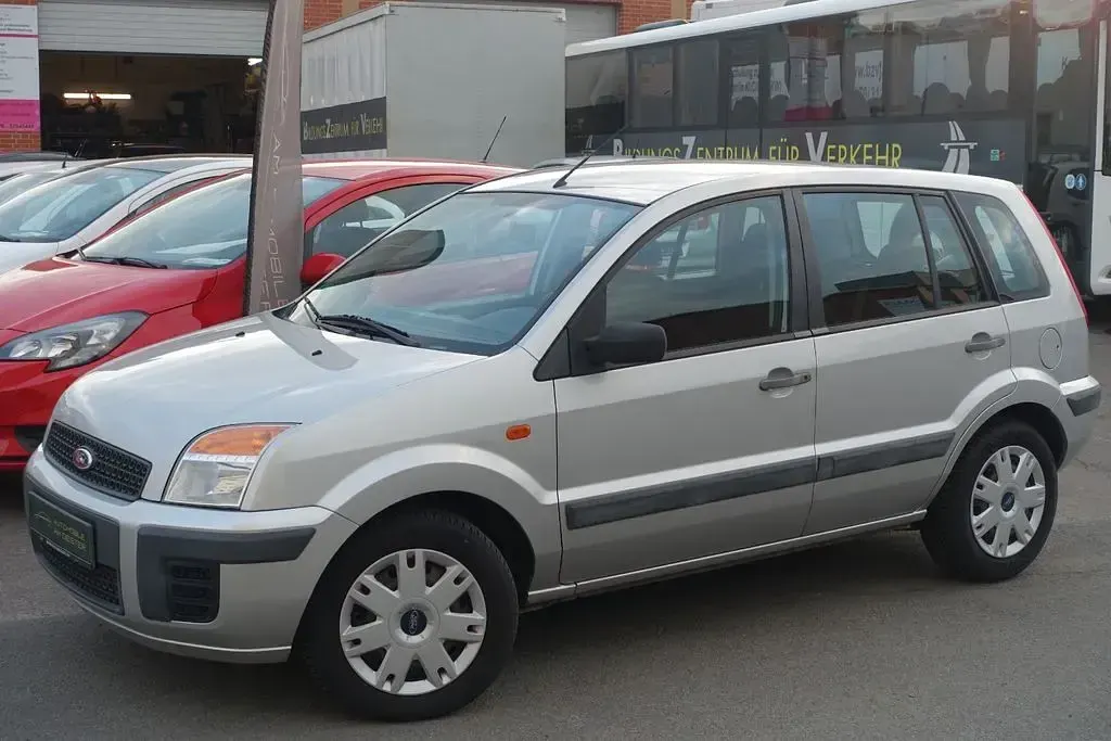 Gebraucht Ford Fusion Style 90 PS (66 kW) 2009 Silber Kleinwagen