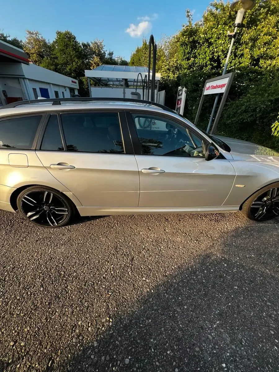 Gebraucht BMW 320 177 PS (130 kW) 2009 Grau Kombi