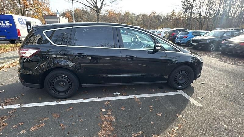 Gebraucht Ford S-MAX Titanium 189 PS (139 kW) 2017 Schwarz Van / Kleinbus