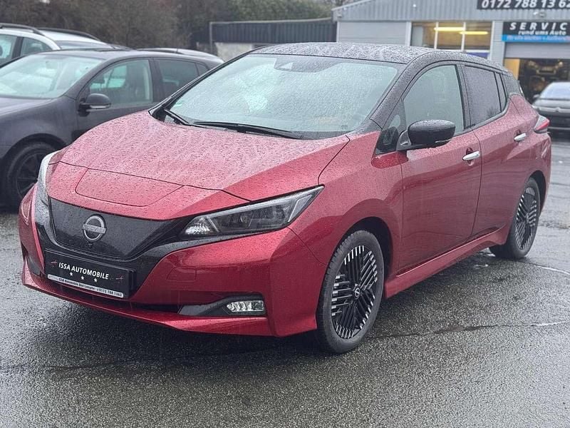 Gebraucht Nissan Leaf N-Connecta 110 kW (150 PS) 2023 Red pm/ black p Kleinwagen