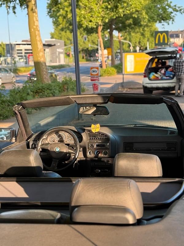 Gebraucht BMW 325 Cabriolet 192 PS (141 kW) 1993 Schwarz Cabrio