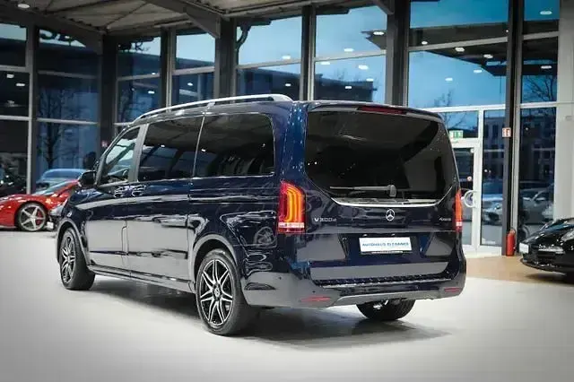 Gebraucht Mercedes V300 AMG line 239 PS (175 kW) 2020 Cavansitblau metallic Van / Kleinbus