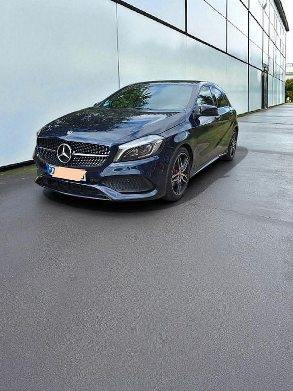 Schwarz Gebraucht 2016 Mercedes A180 AMG line Limousine | 12.900 € (Fairer Preis) - Bild 1/4