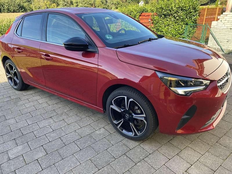 Chili rot/kardio rot Gebraucht 2021 Opel Corsa Elegance Limousine | 13.650 € (Fairer Preis) - Bild 1/4