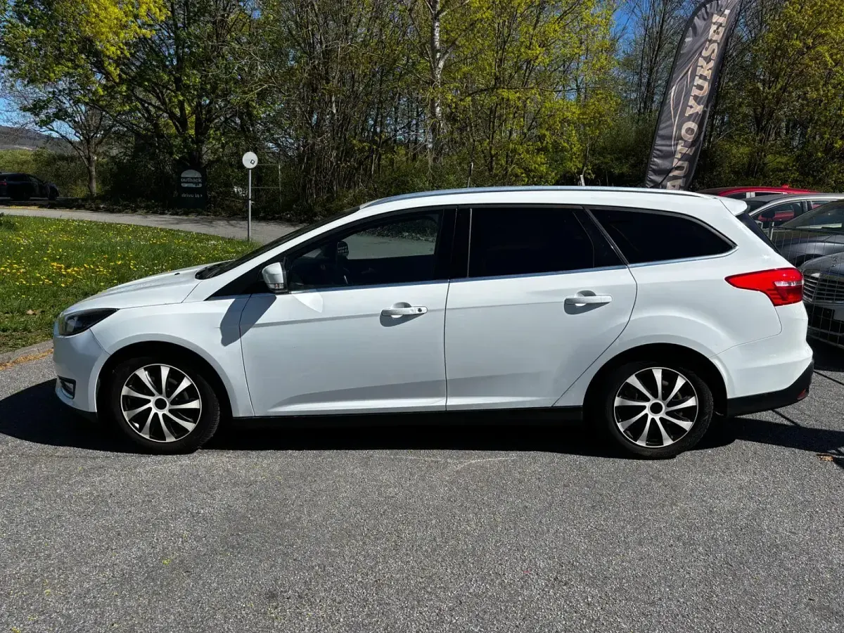 Gebraucht Ford Focus Titanium 125 PS (91 kW) 2018 Weiß Kombi