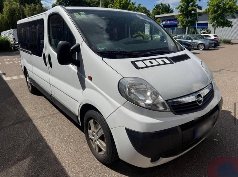 Weiß Gebraucht 2011 Opel Vivaro Van / Kleinbus | 7.000 € (Teuer) - Bild 1/4