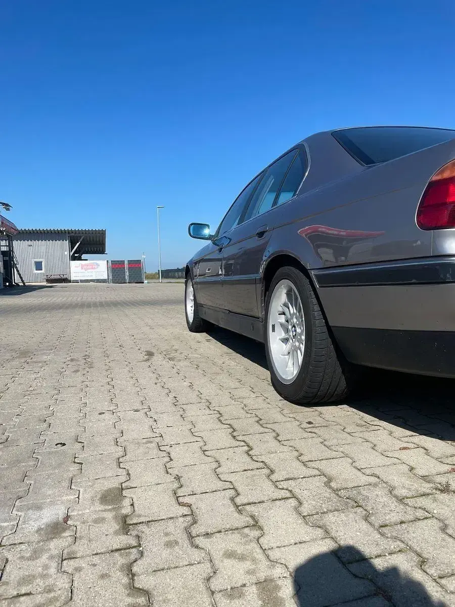 Gebraucht BMW 728 193 PS (141 kW) 1997 Silber Limousine