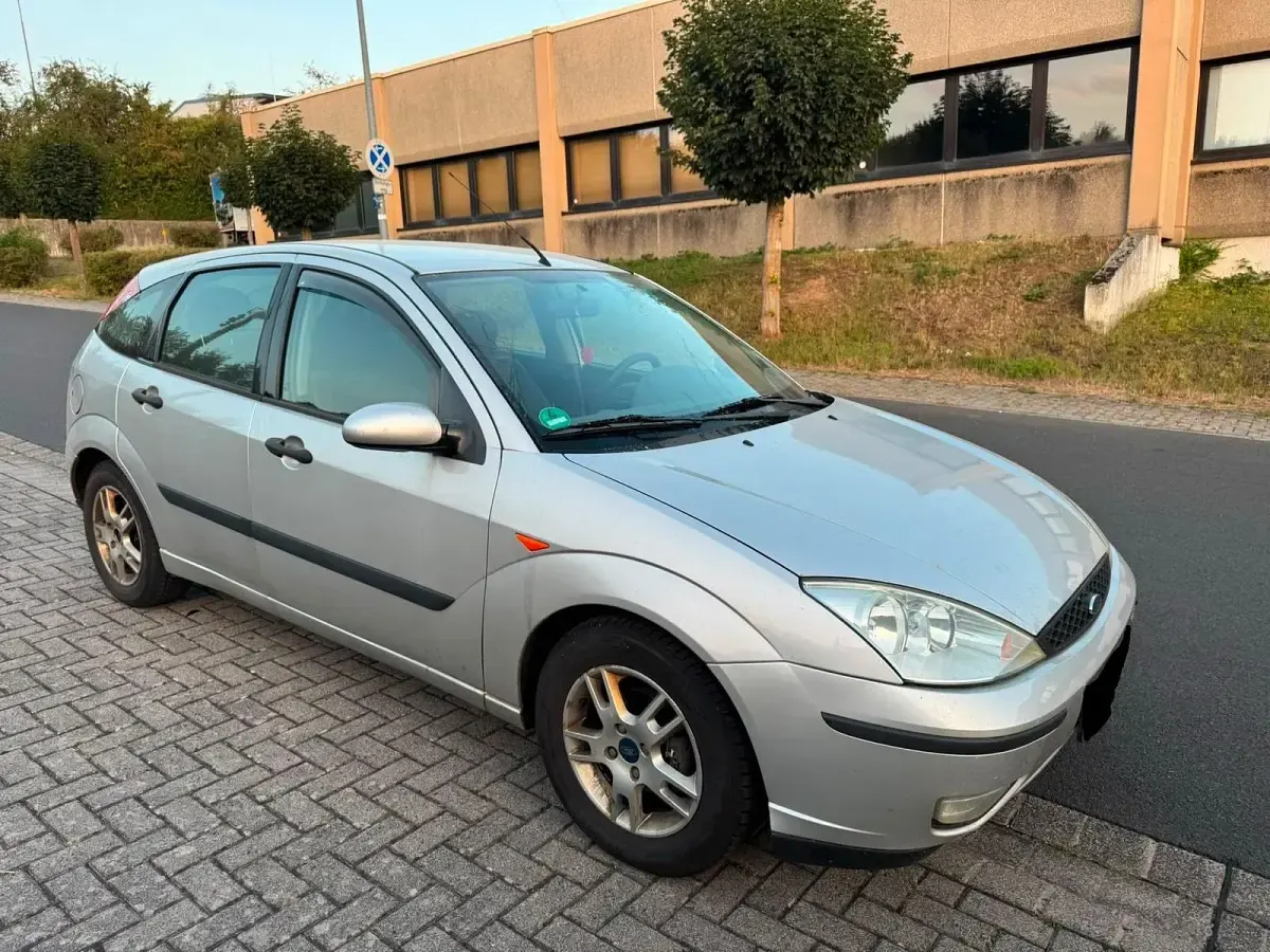 Gebraucht Ford Focus 101 PS (74 kW) 2004 Silber Limousine