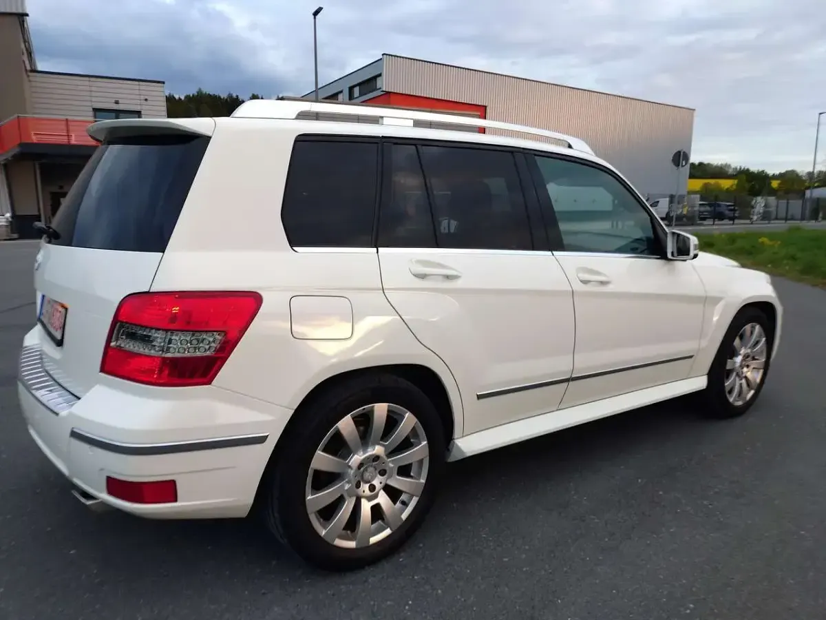 Używany Mercedes GLK320 224 KM (164 kW) 2008 Biały SUV