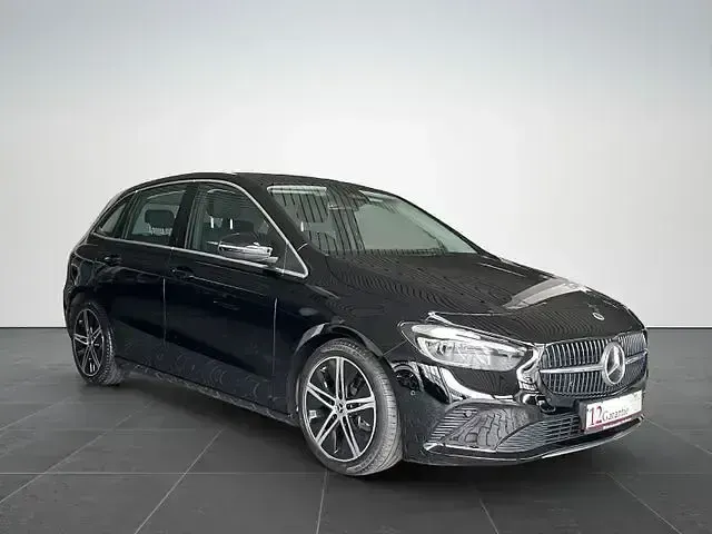 Gebraucht Mercedes B200 150 PS (110 kW) 2023 Schwarz Kleinwagen
