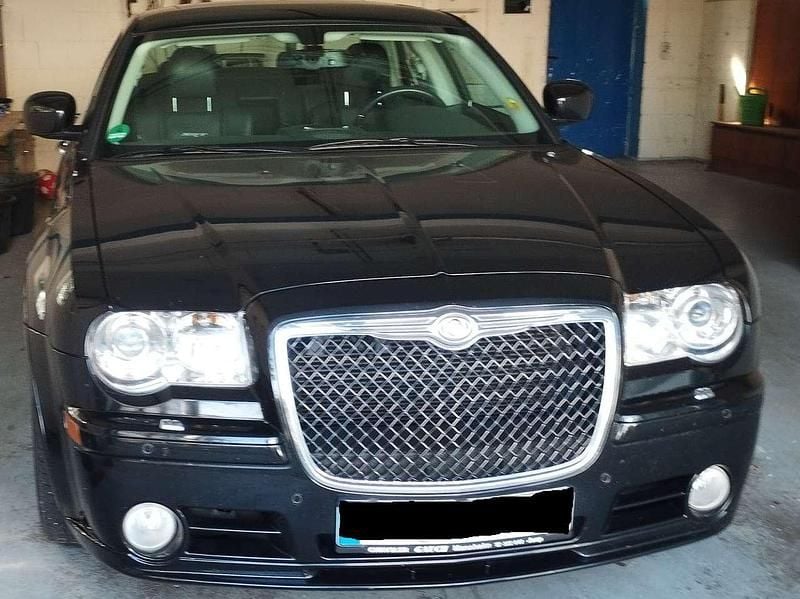 Brilliant black Gebraucht 2010 Chrysler 300C Limousine | 20.990 € (Teuer) - Bild 1/4