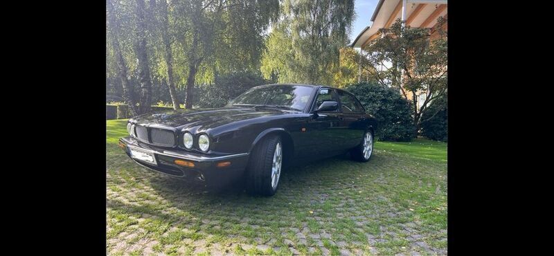 Schwarz Gebraucht 2002 Jaguar XJR Limousine | 22.850 € (Guter Preis) - Bild 1/4
