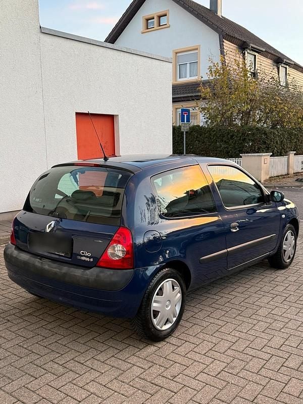 Blau Gebraucht 2006 Renault Clio II Kleinwagen | 1.300 € (Fairer Preis) - Bild 1/4