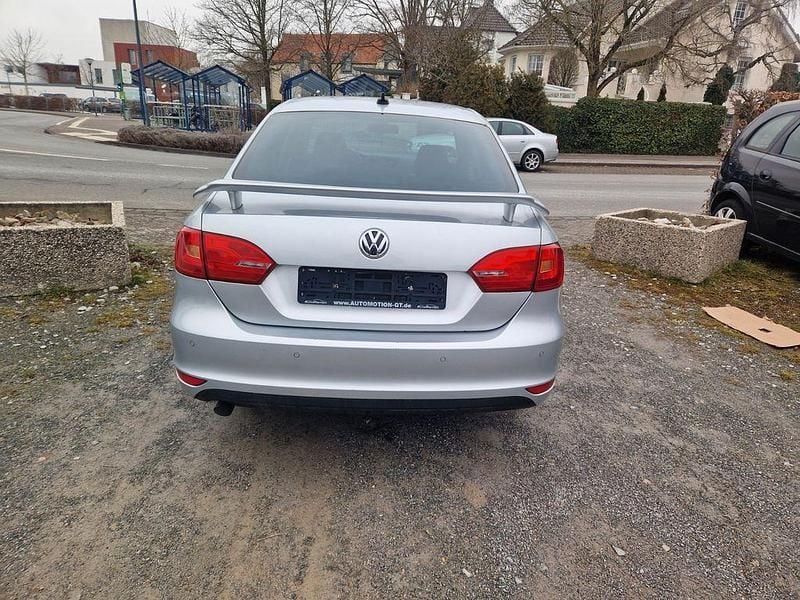 Gebraucht VW Jetta Match 105 PS (77 kW) 2012 Silber Limousine