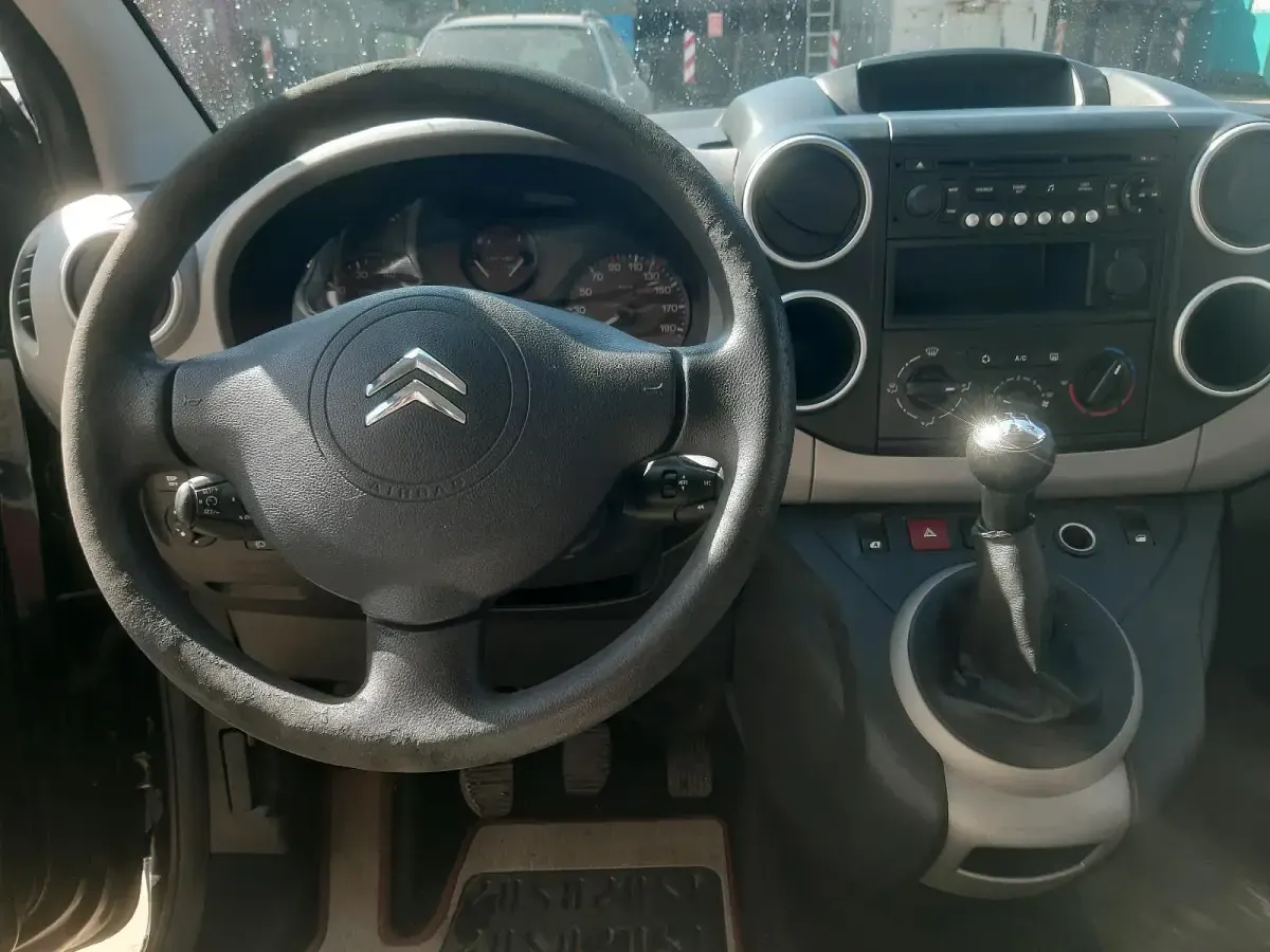 Gebraucht Citroën Berlingo 112 PS (82 kW) 2012 Schwarz Van / Kleinbus