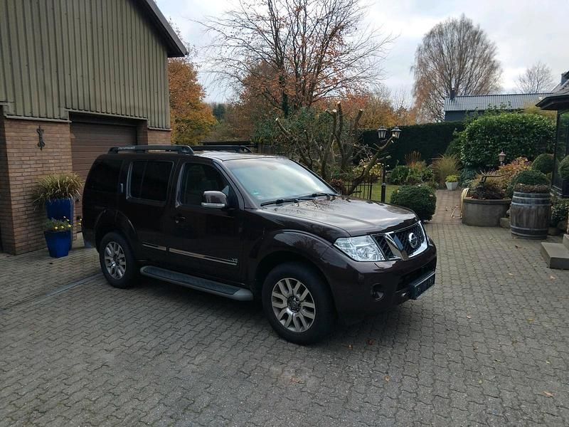 Braun Gebraucht 2013 Nissan Pathfinder SUV | 12.900 € - Bild 1/4