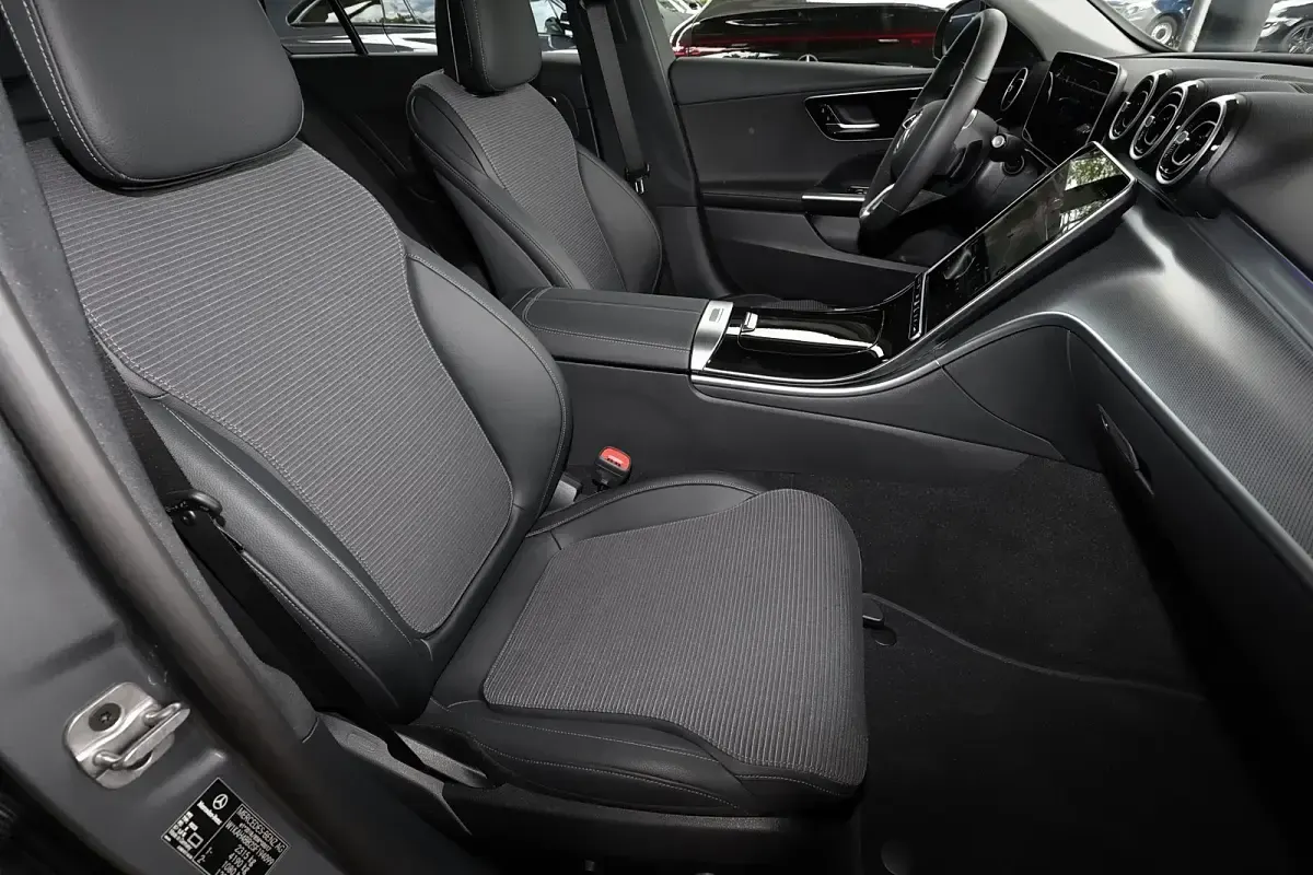 Gebraucht Mercedes C180 170 PS (125 kW) 2025 Metalliclack selenitgrau Kombi
