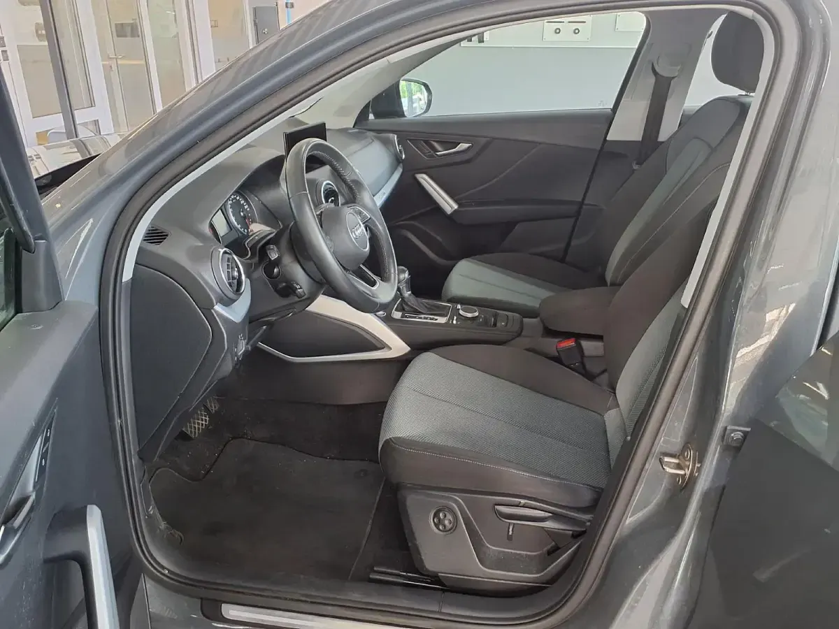 Gebraucht Audi Q2 Design 150 PS (110 kW) 2019 Grau SUV