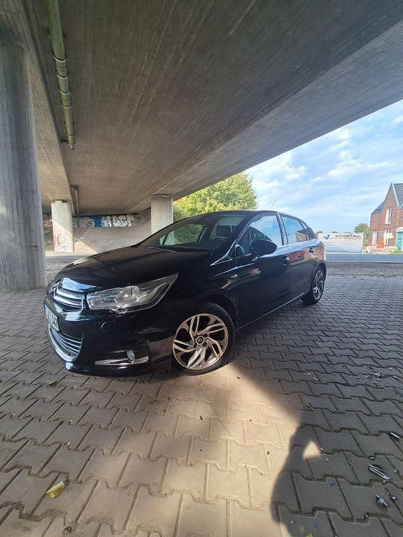 Schwarz Gebraucht 2011 Citroën C4 Exclusive Limousine | 5.450 € (Fairer Preis) - Bild 1/4