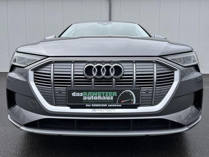 Gebraucht Audi e-tron Advanced Plus 230 kW (313 PS) 2022 Taifungrau SUV