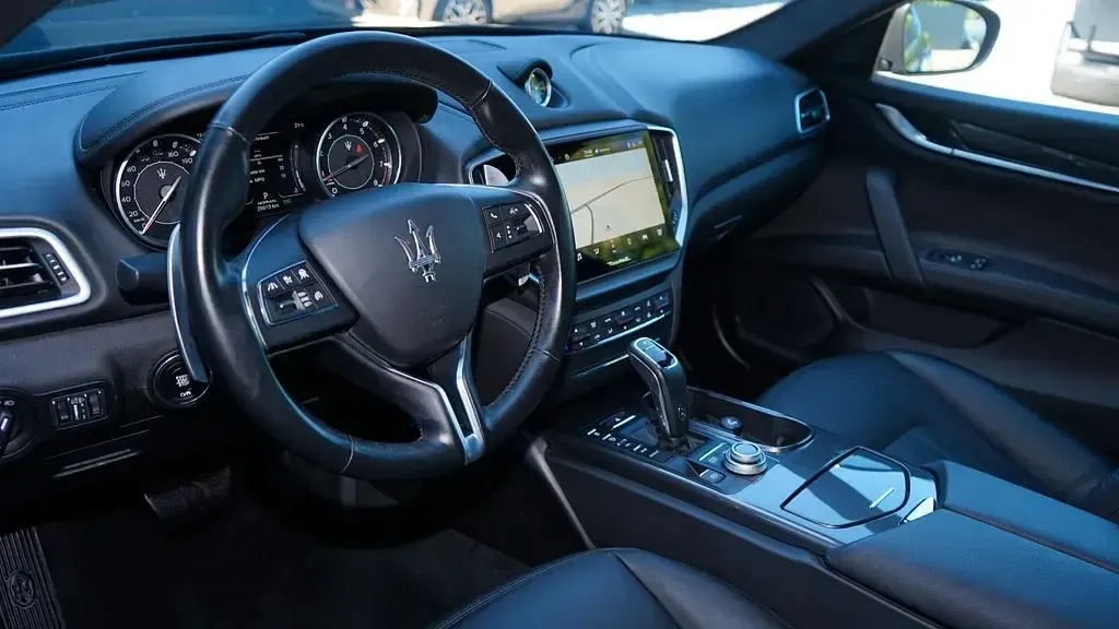 Gebraucht Maserati Ghibli 330 PS (242 kW) 2022 Schwarz Limousine